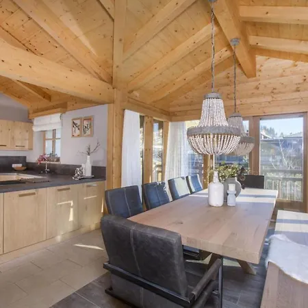 Schoeneben Bergkristall Wald im Pinzgau